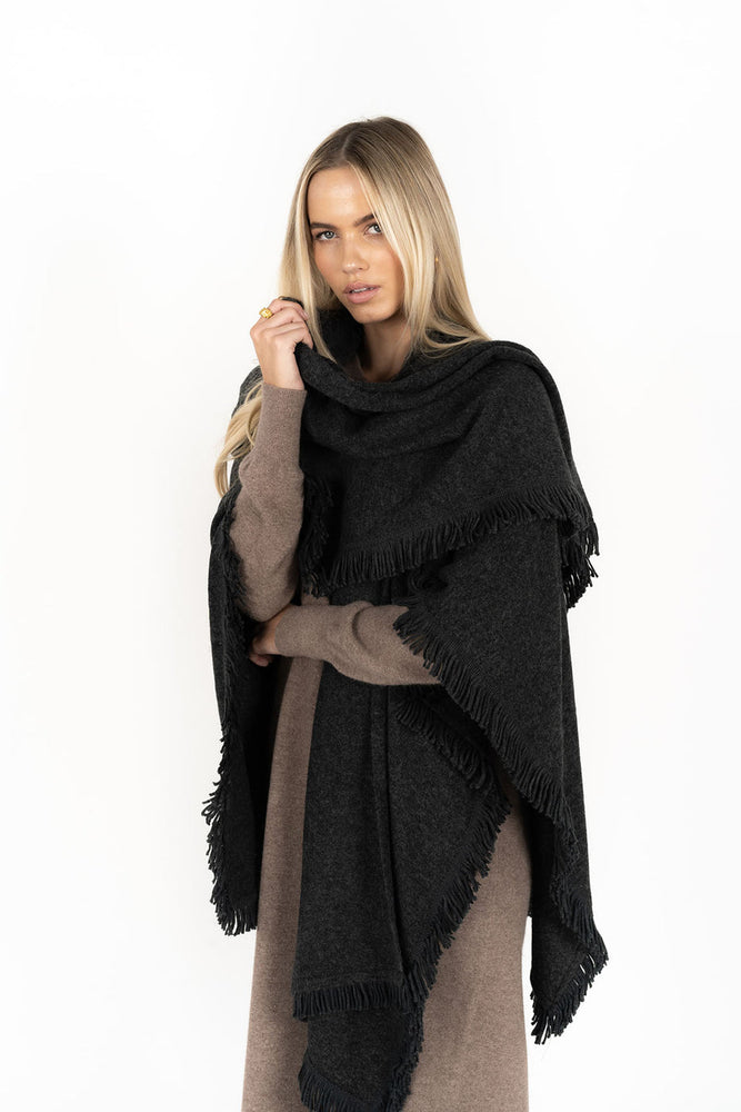 FRINGE WRAP - DARK CHARCOAL